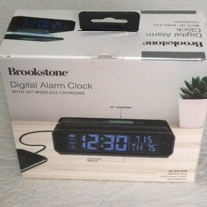Home Brookstone Digital Alarm Clock with Wireless Charging New